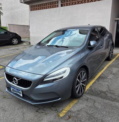 VOLVO V40 2.0 T4 MOMENTUM GASOLINA 4P AUTOMÁTICO